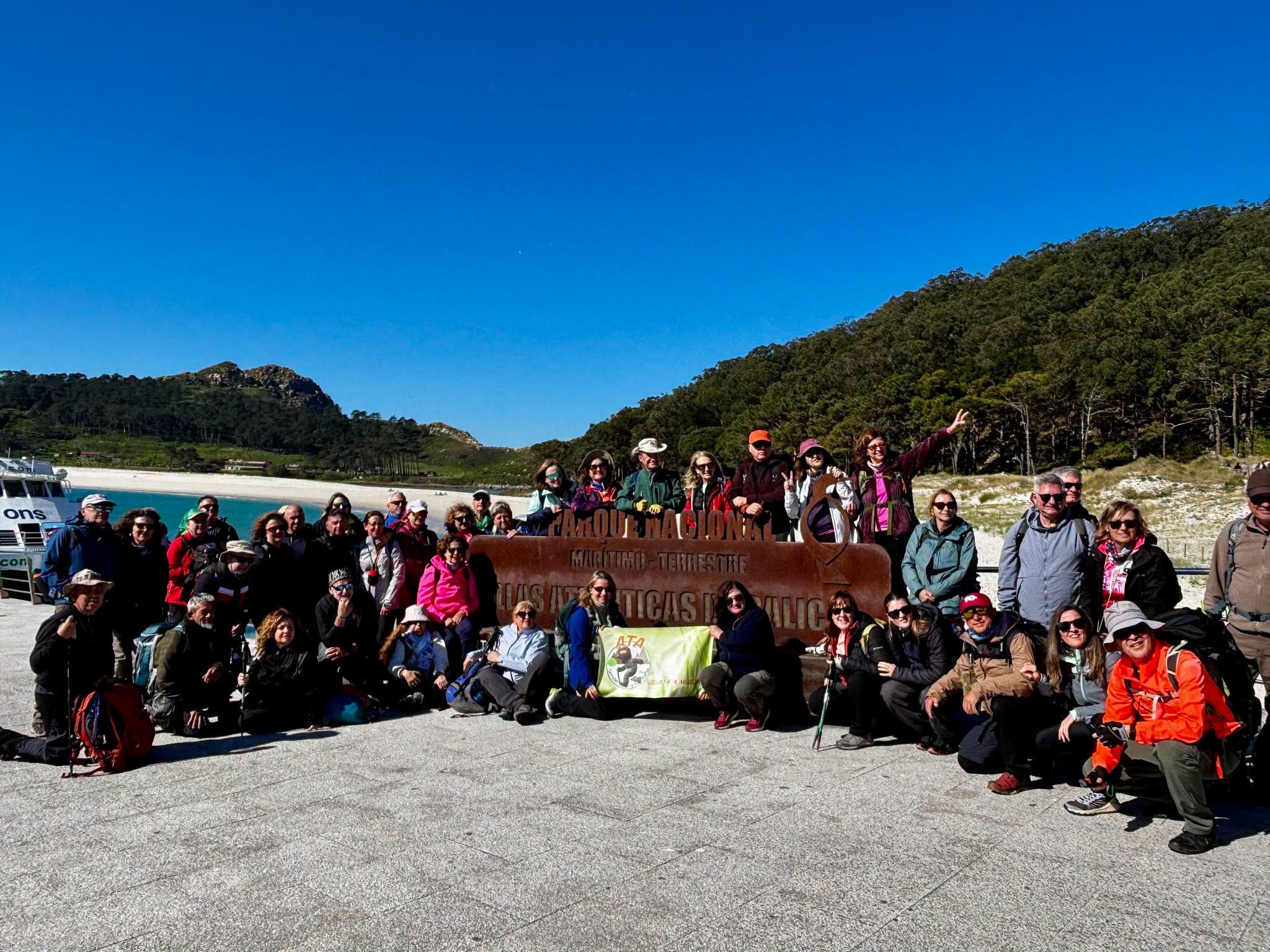 Grupo ATA durante una excursión a las Islas Cíes